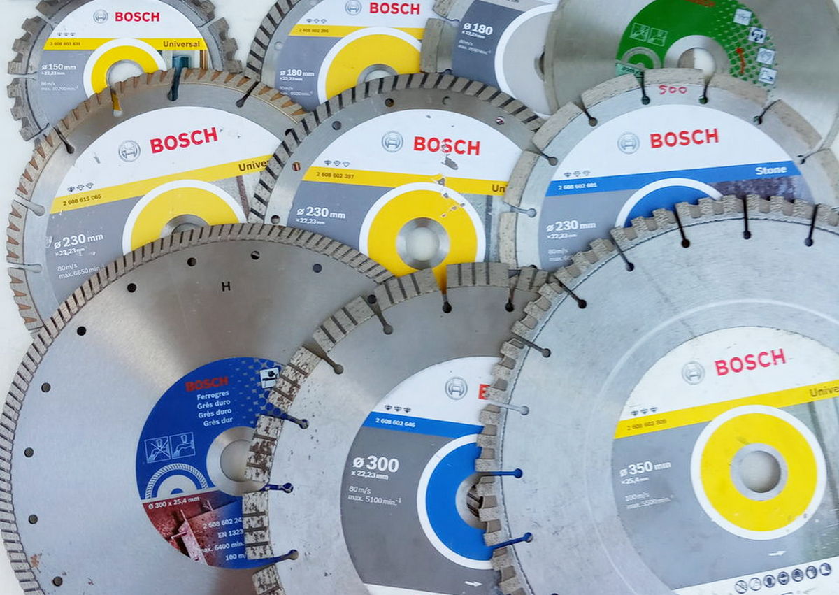 Алмазный диск отрезной сегментный 230х22.2 BOSCH универсальный